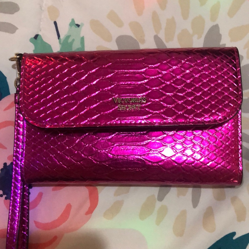 vs wallet / phone clutch